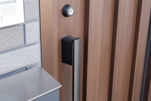 מה ההבדל בין דלת בטיחות, דלת נגד פריצה ודלת רגילה