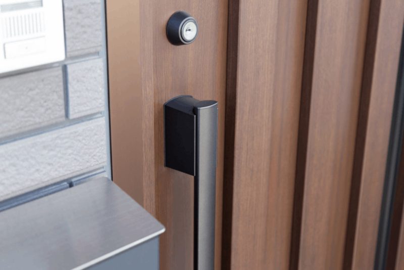 מה ההבדל בין דלת בטיחות, דלת נגד פריצה ודלת רגילה