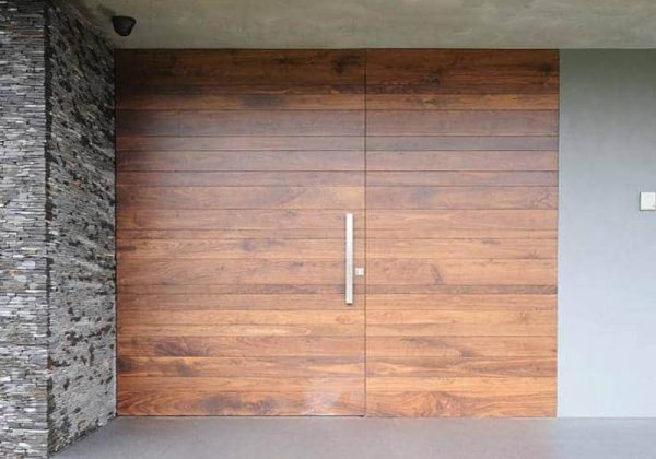 דלתות כניסה מעץ – דלת עם נוכחות